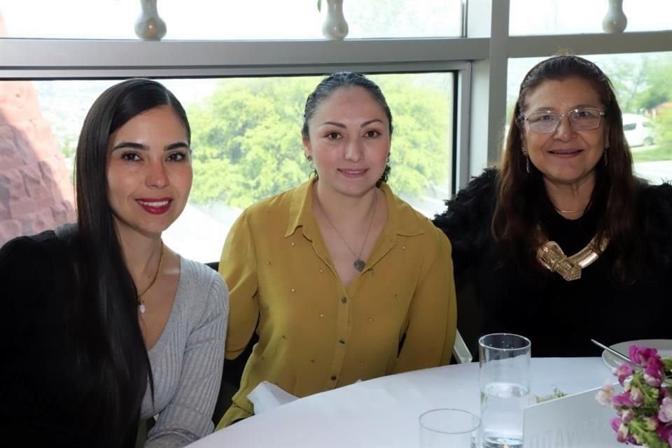 Adriana Leal, Aurora Torres y Margarita Duque