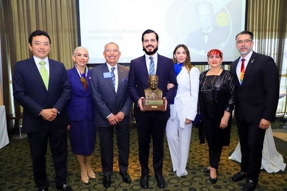 Jesús Martín Rojas, Martha de Sandoval, Carlos Sandoval, Sergio Ganem, Valentina Garza de Ganem, Alma Rosa Velázquez y Sergio Navarro