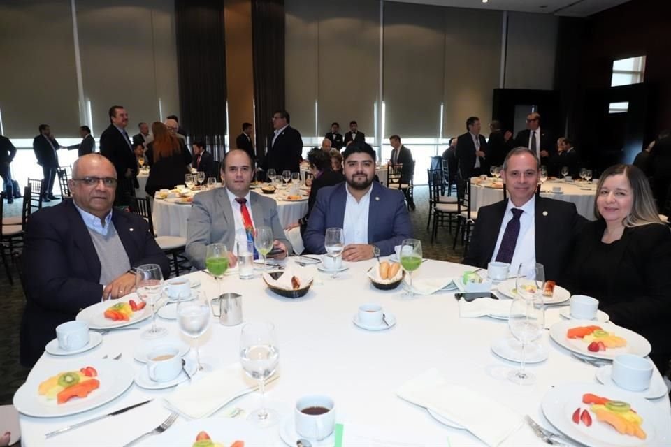 Víctor Manuel Flores, Eduardo Díaz, Alfonso Flores, Rolando López y Elsa Elena Treviño
