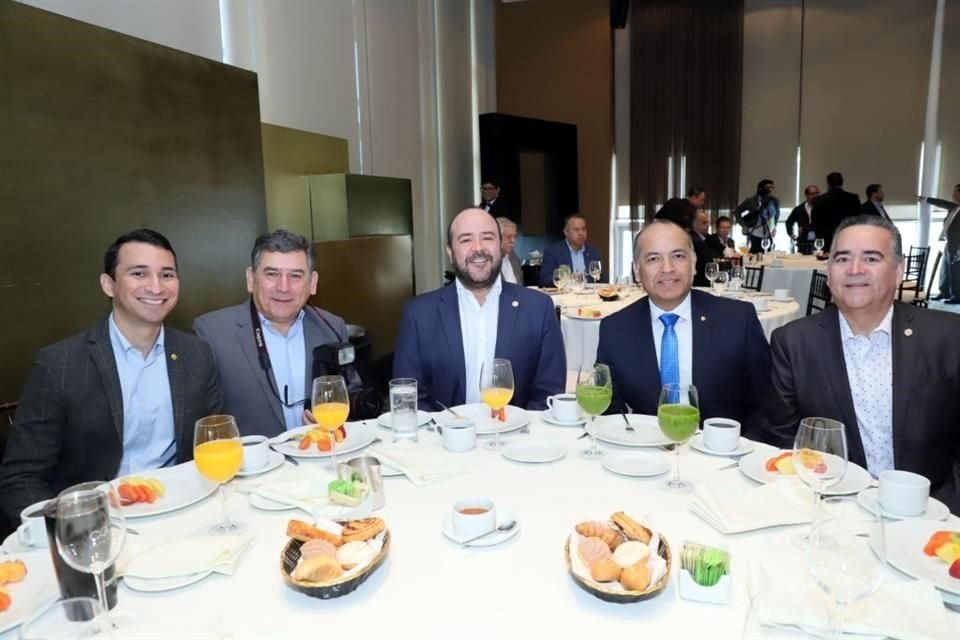Gilberto Vázquez, Rolando Arteaga, Daniel Santillanes, Willy Balladares y Roberto González