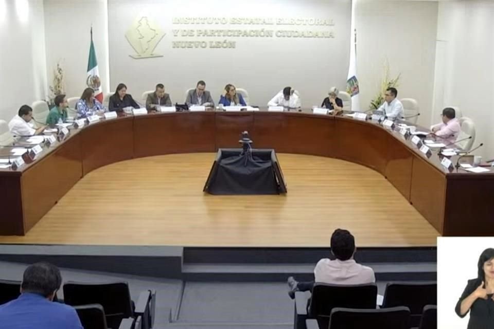 Originalmente, la legisladora había sido designada como candidata, pero el Instituto Estatal Electoral le advirtió que requería licencia para competir por la Presidencia linarense.