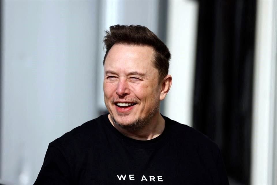 Elon Musk, CEO de Tesla, publicó en X que el 8 de agosto la empresa tiene planeado presentar su robotaxi.