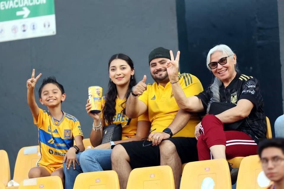El ambiente previo al Tigres vs. Pachuca en el Estadio Universitario.