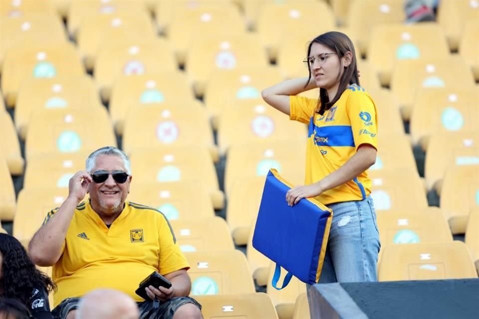 El ambiente previo al Tigres vs. Pachuca en el Estadio Universitario.