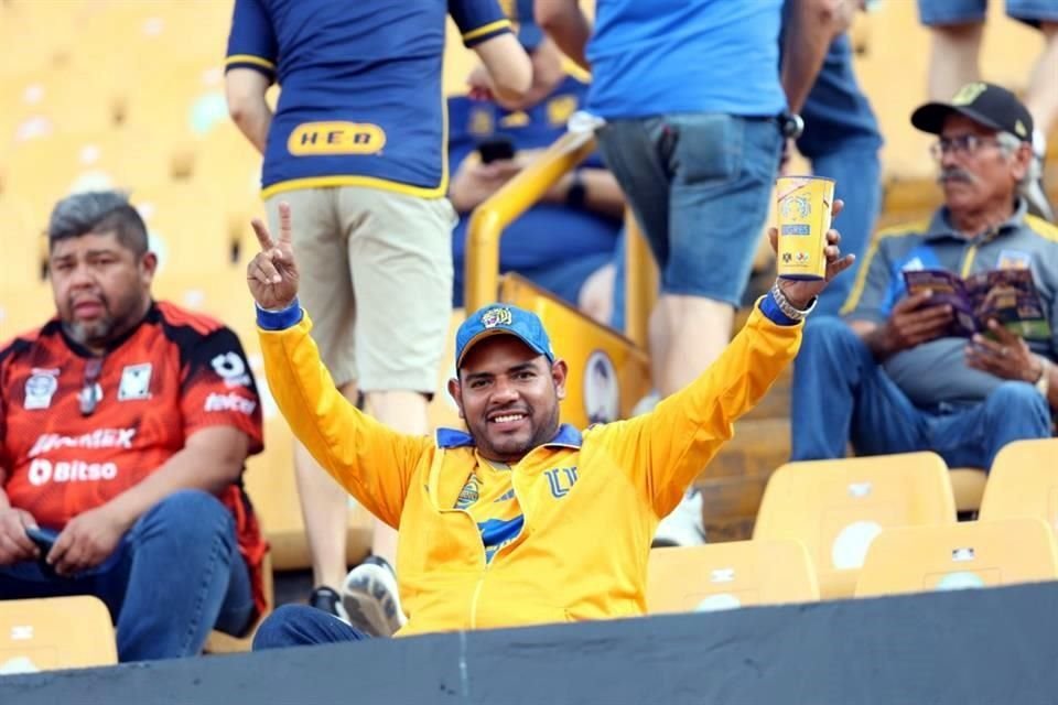 El ambiente previo al Tigres vs. Pachuca en el Estadio Universitario.