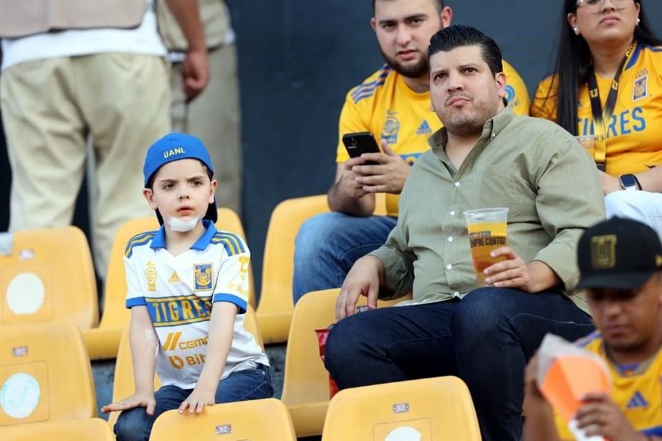 El ambiente previo al Tigres vs. Pachuca en el Estadio Universitario.