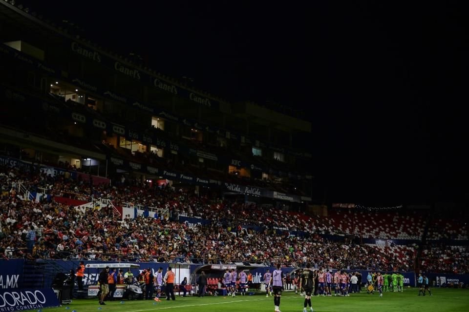 Por falla en luminarias del Estadio Alfonso Lastras, el partido entre San Luis y Juárez fue suspendido al minuto 73; estaba empatado 2-2.