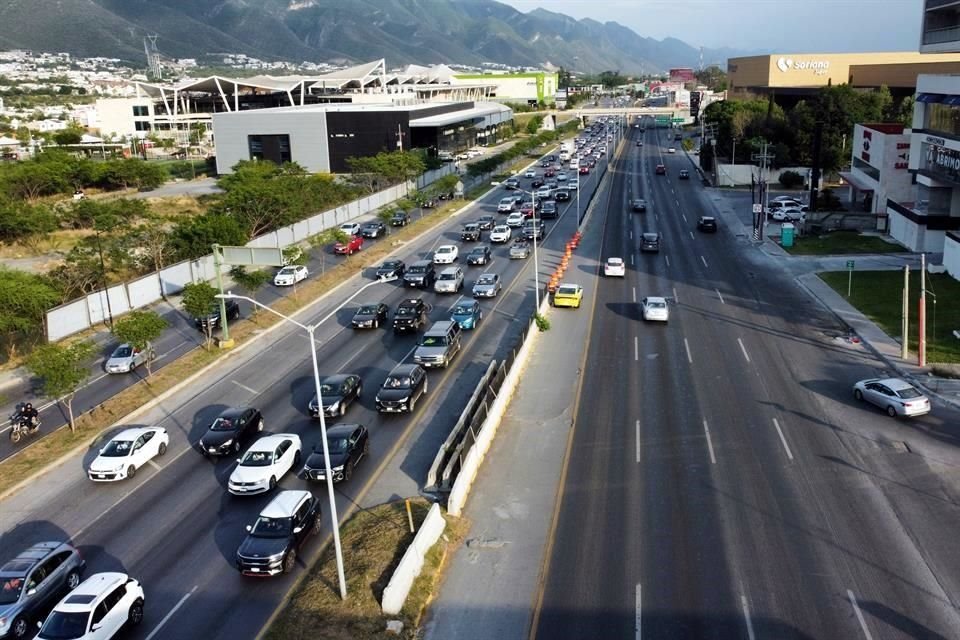 El embotellamiento se observó desde Los Cristales hasta la Colonia Satélite.