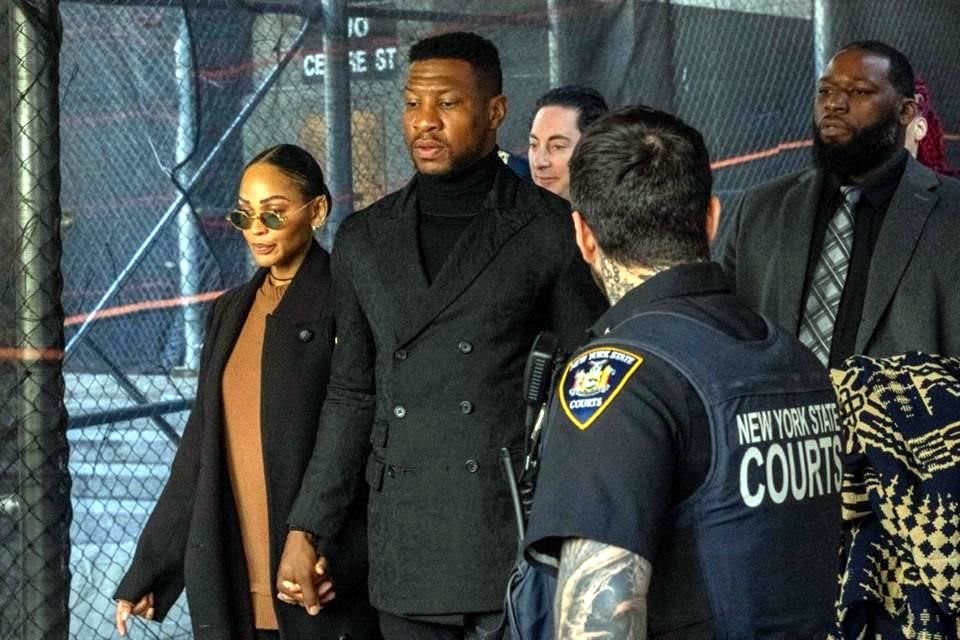 El actor Jonathan Majors fue sentenciado a un año de orientación sobre violencia doméstica; se libra de pisar la cárcel por agredir a ex novia.