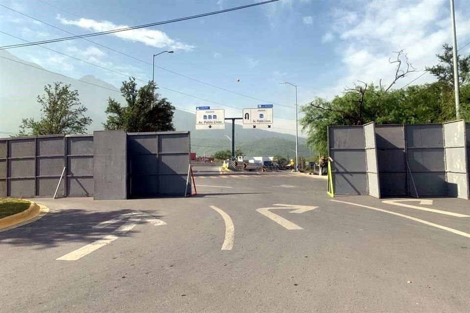 Vallas de protección fueron colocadas en el circuito interior del Estadio de Rayados.