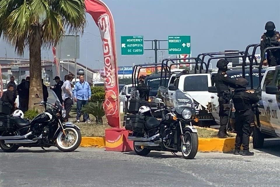 Un operativo de seguridad se montó también en el Aeropuerto Internacional de Monterrey en coordinación con personal del Club de Futbol Monterrey.