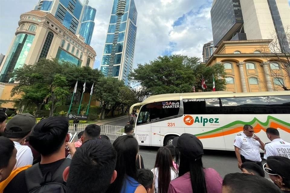 La organización de Miami atravesó un camión para evitar que se vean a los jugadores antes de partir al Estadio Monterrey.