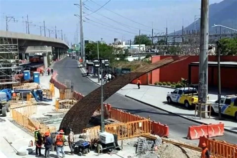 Los hechos se registraron a las 14:00 horas frente a la Estación Y Griega, a un costado del Parque Fundidora.