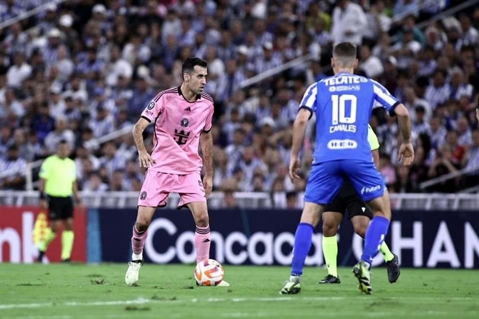 Duelazo de estrellas en el partido.