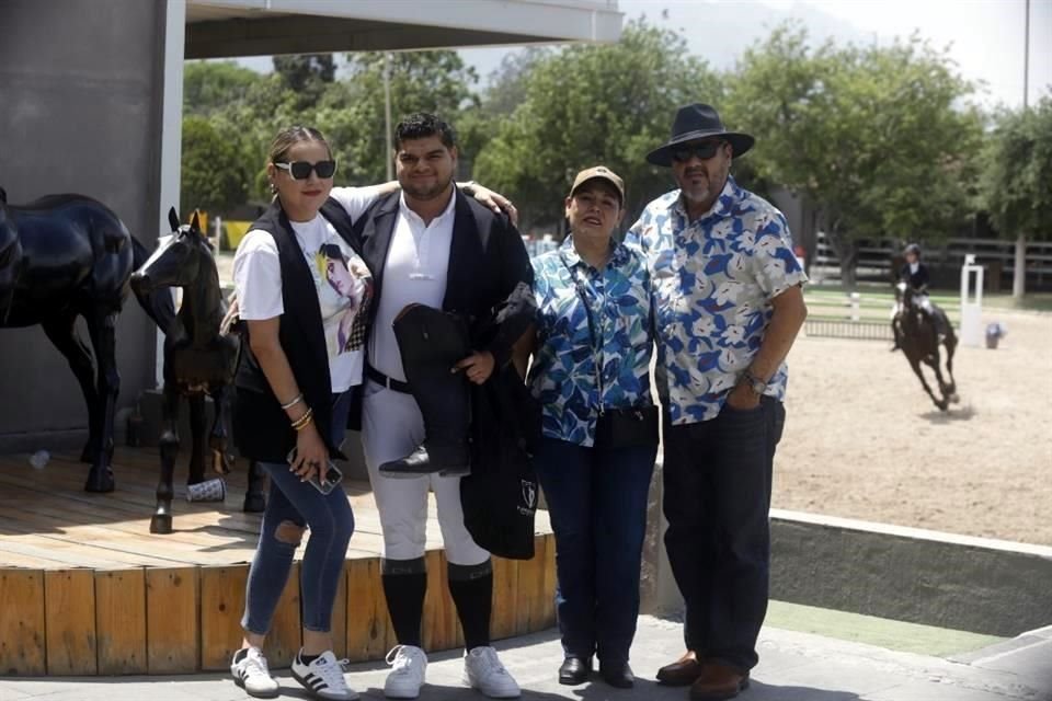 Magda Cavazos, Javier Cavazos, Alma Cavazos y Javier Cavazos