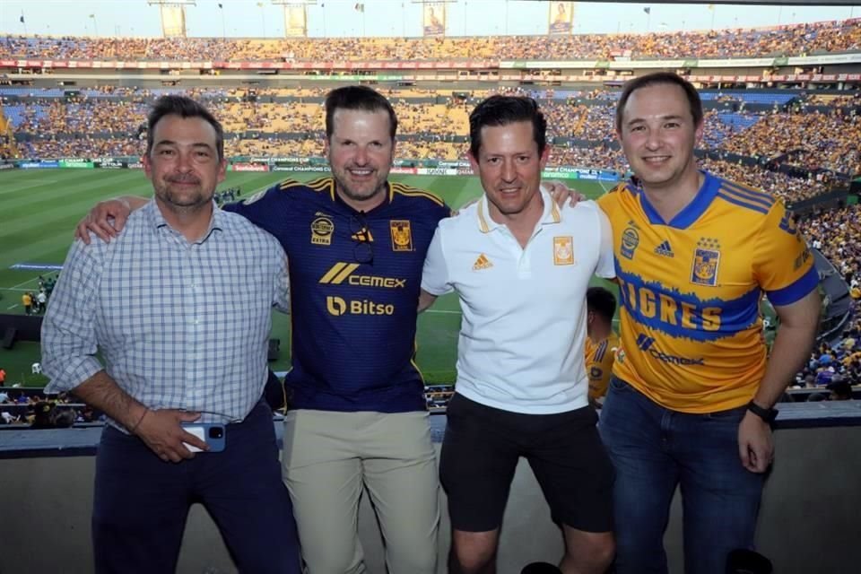 Pablo Odriozola, Alfredo Martínez, José Carlos Villanueva y Luis González