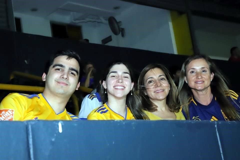 Jacobo Wolberg, Valeria Fernández, Chiqui Miñarro y Mirna Rubio