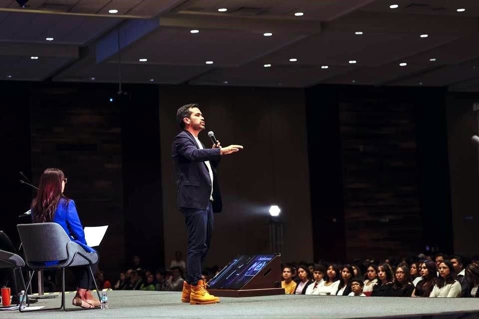 Al hablar de crimen organizado, en Puebla, Máynez en específico se refirió al huachicol, delito mediante el cual, sostuvo, algunos candidatos fondean sus campañas.