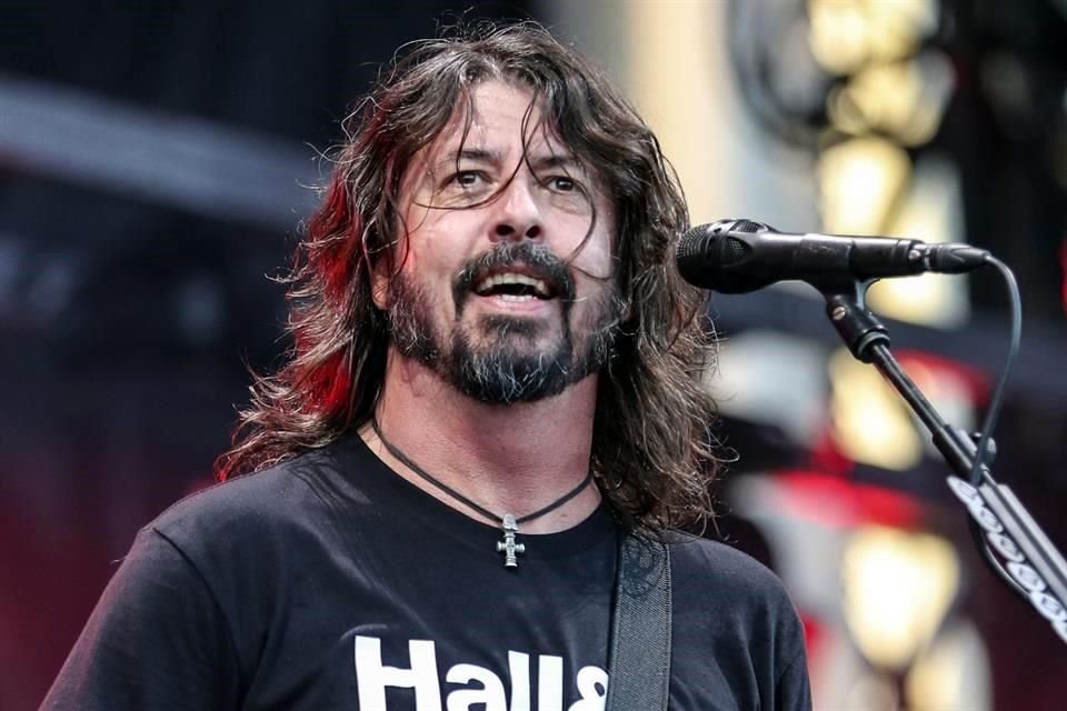 Dave Grohl, líder de la banda Foo Fighters, alista el lanzamiento de su nuevo libro de memorias, 'The Storyteller', para el 5 de octubre de este año.