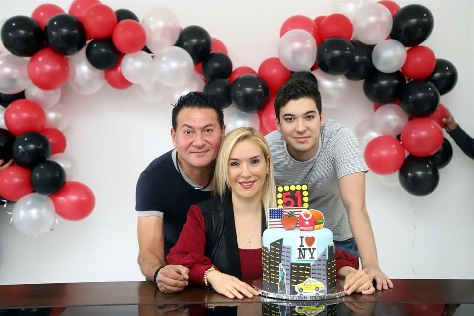Gloria Treviño de Carmona, Javier Carmona y Paco Carmona