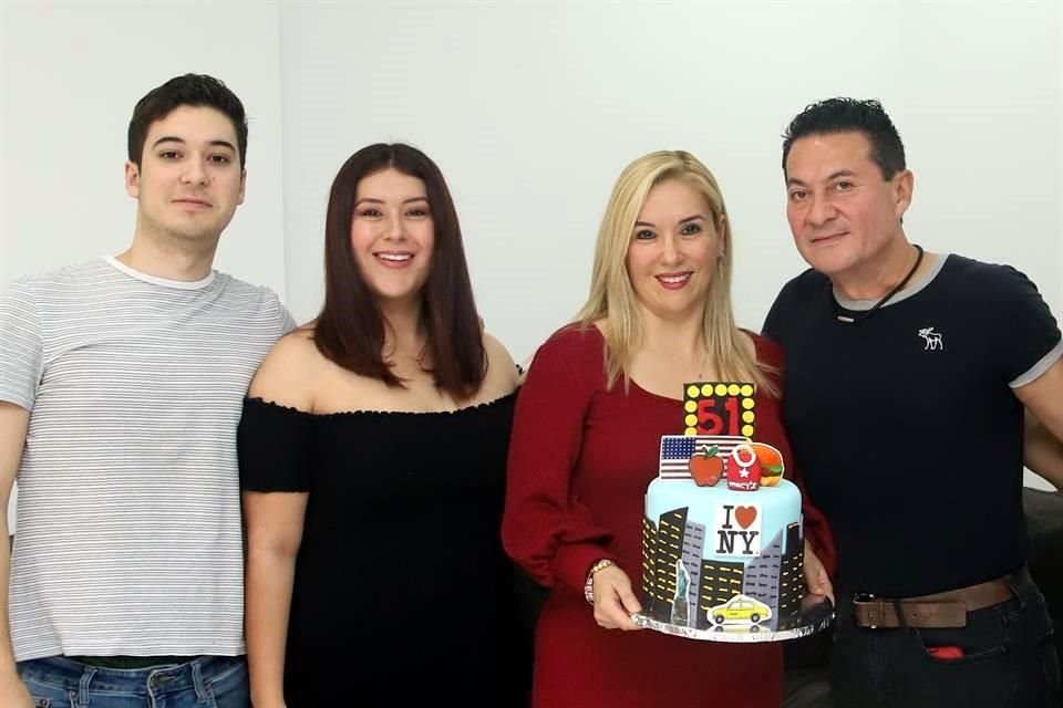 Paco Carmona, Denisse Carmona, Gloria Treviño de Carmona y Javier Carmona