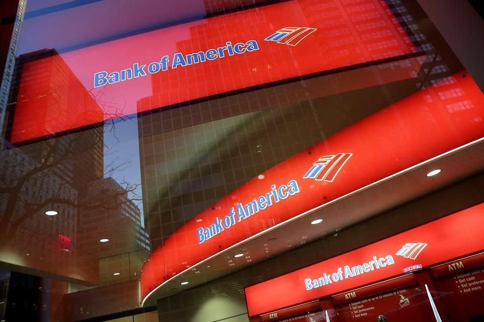 BofA dijo que el gasto con tarjeta de débito y crédito de sus clientes minoristas aumentó un 16 por ciento con respecto al trimestre anterior.