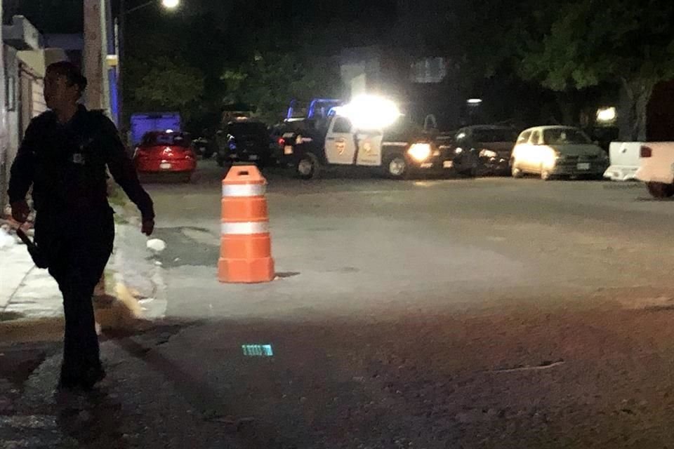 Un motociclista es asesinado a balazos luego de ser perseguido por hombres armados a bordo de otra moto, en la Colonia Fresnos, en Apodaca.