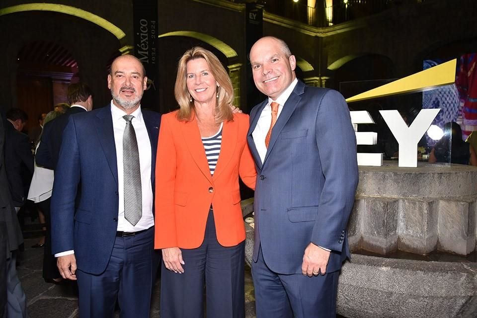 Manuel Solano, Julie Boland y Marcelo Bartholo, EY Americas Deputy Managing Principal.