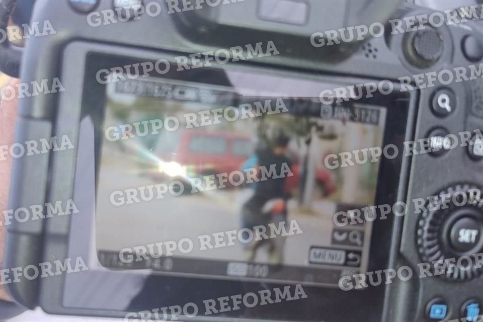 Los presuntos agresores fueron fotografíados después de la agresión.