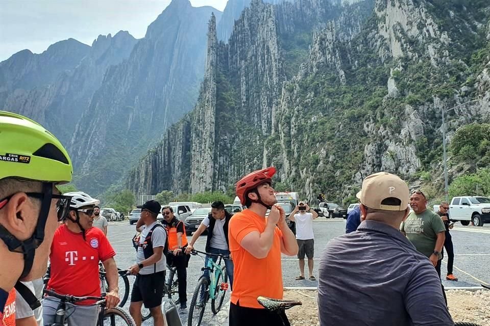 El Mandatario emecista reiteró su intención de construir una ciclovía que conecte La Huasteca con el Río Santa Catarina.
