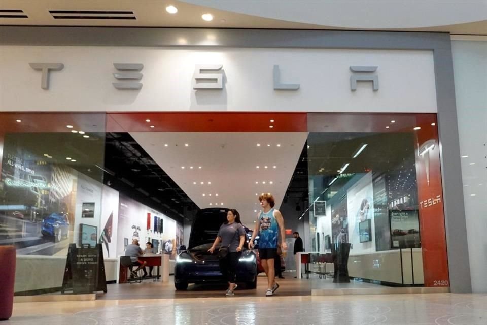 Tesla terminó el año pasado con 140 mil 473 empleados, casi el doble del total de tres años antes.