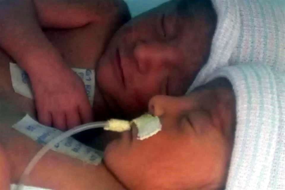Bella Maya y Beila Maya Ávila en una imagen que les tomaron al nacer.