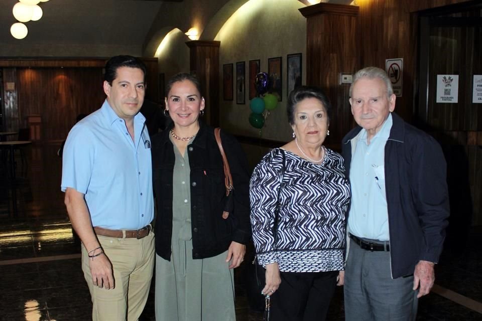 Roberto Garza, Marú Elizondo, Maricela Vizcaya y Regino Garza