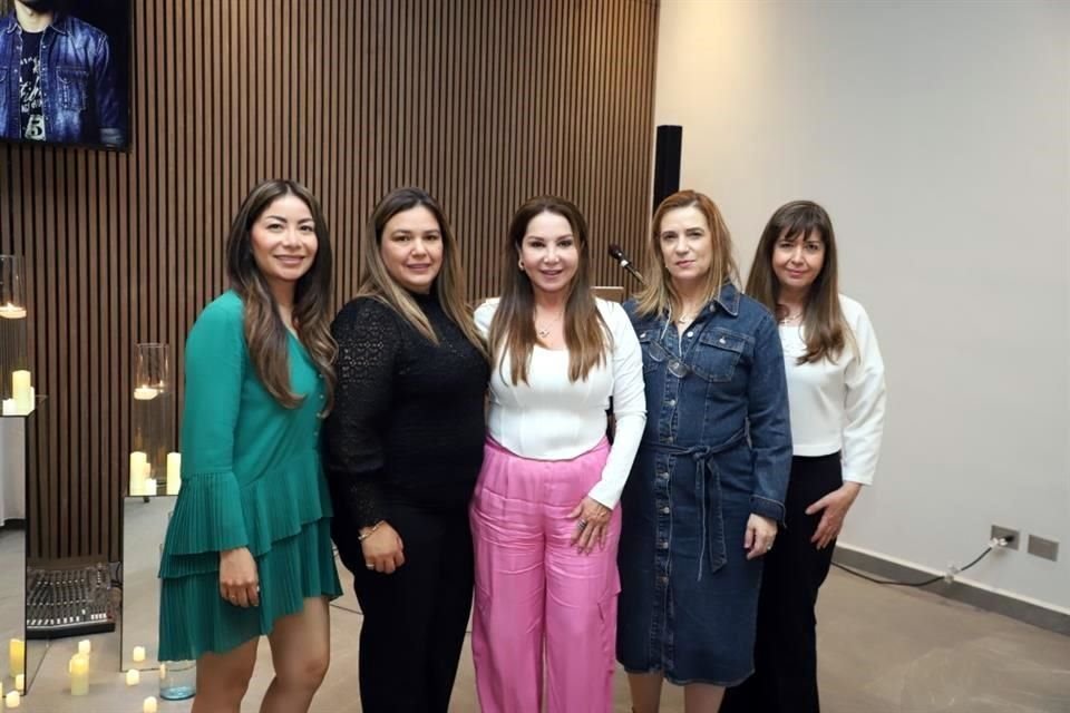 Beatriz Hernández, Rocío García, Mirna Cantú, Linda Lozano y Lorena García