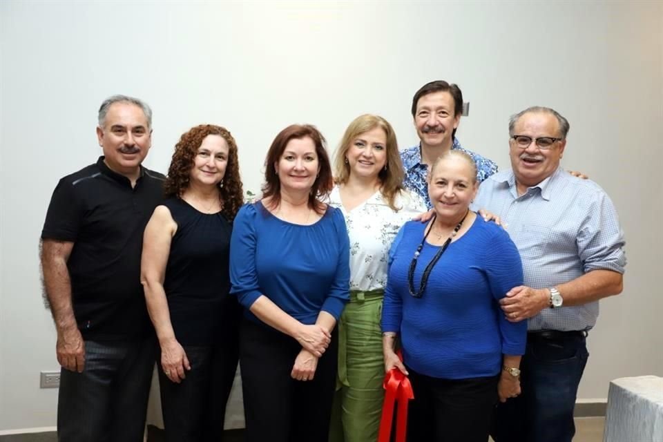 Luis Mariano de Alejandro, Mirthala de Alejandro, Leticia Escamilla, Norma Guerra, Denisse Godefroy, Gregorio de Haene y Jesús Pérez