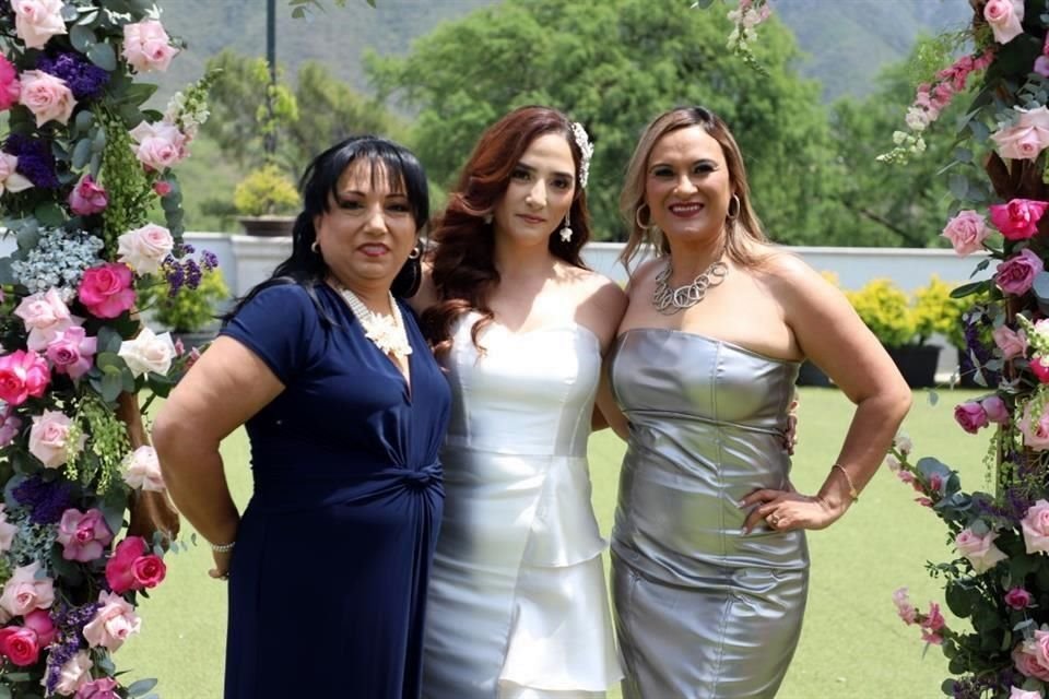 Adriana Flores, Bárbara Martínez y Esmeralda Cano Aguilar