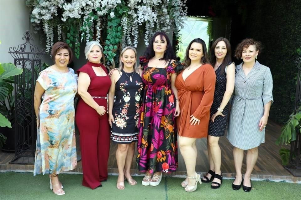 Lupita García, Flor Garza, Mayra Urdiales, Diana Sánchez, Daniela Castillo, Nora Sánchez y Lily Salazar