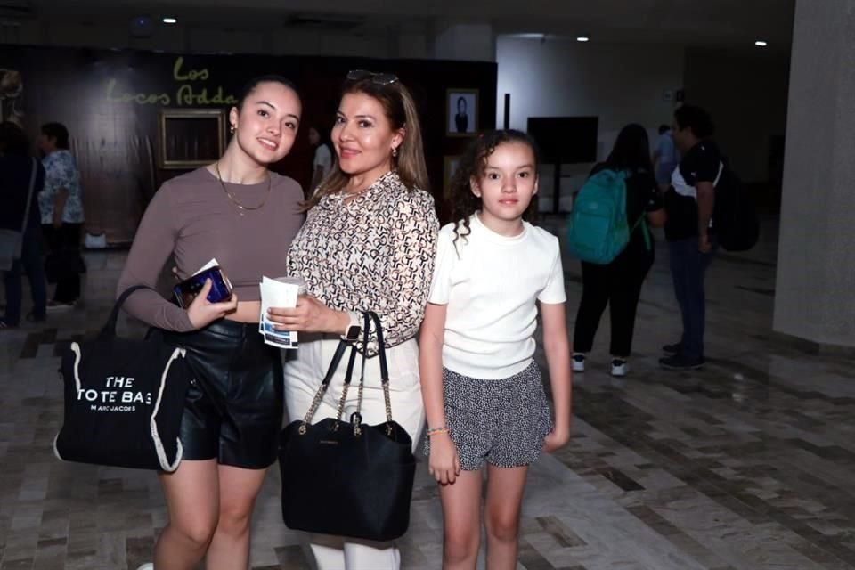 Mariana Vázquez, Isabel Rodríguez y Paulina Vázquez