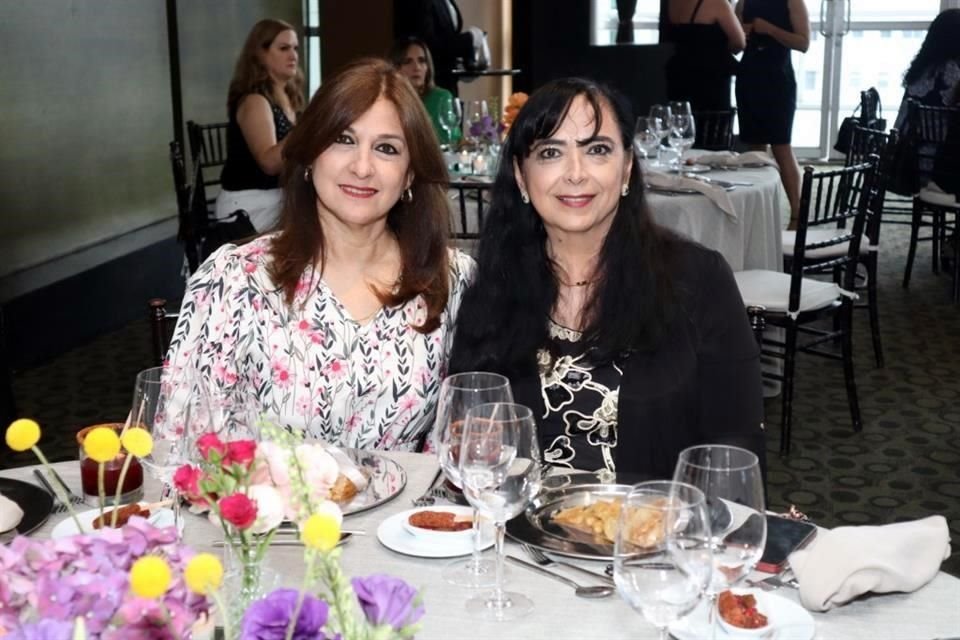 Martha de Guajardo y Laura García de Cárdenas