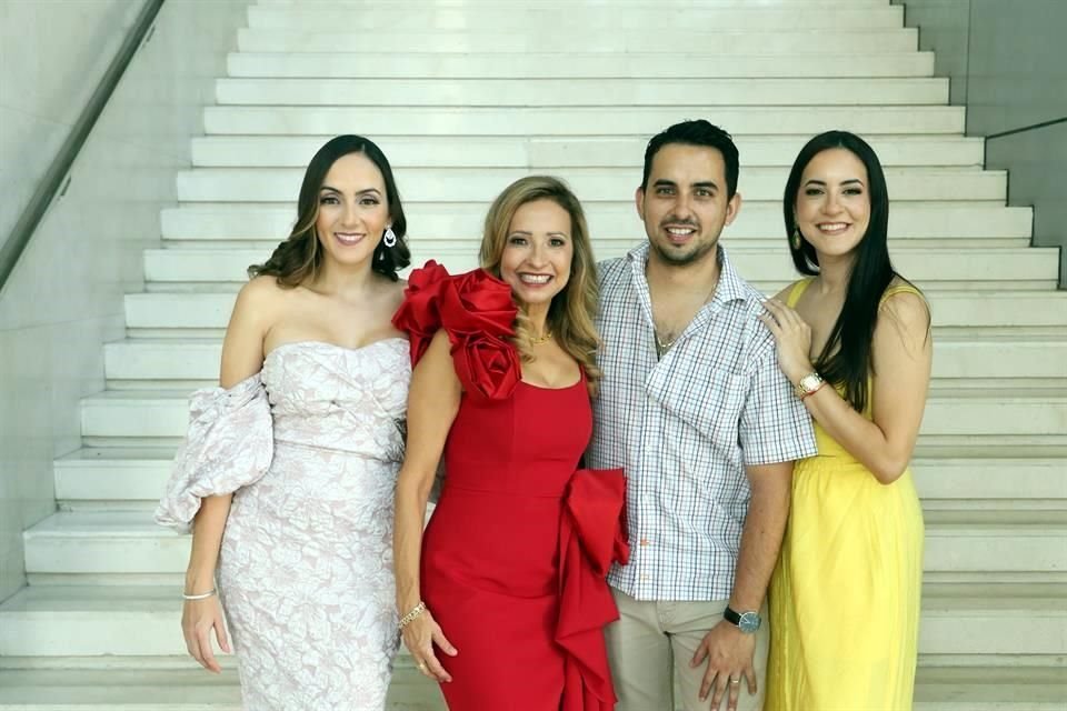 Silvia Patiño, Silvia Angélica García Guajardo, Mauricio Patiño y  Mariana Patiño