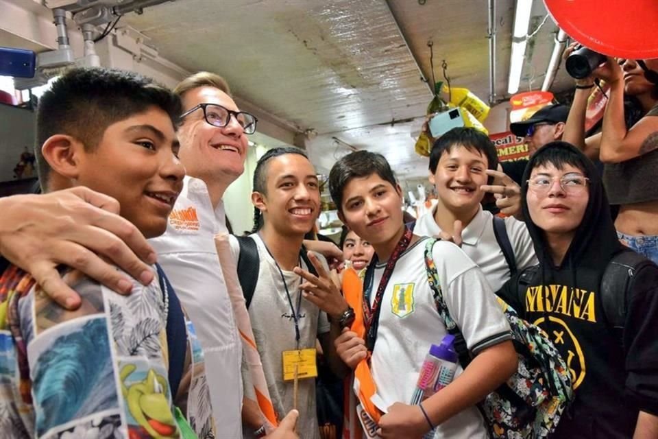 Salomón Chertorivski recorrió, otra vez, el maltrecho Metro.