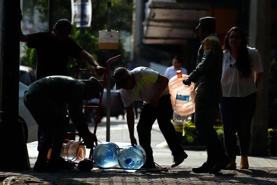 Especialistas de la UAM analizaron muestras en las zonas donde se ha reportado agua sucia.