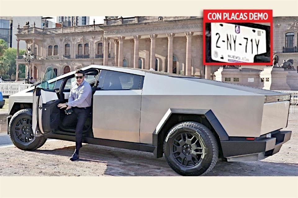 Según García, ya le compró a su vecino la Cybertruck que traía placas de Texas y ahora porta unas de demostración (recuadro).