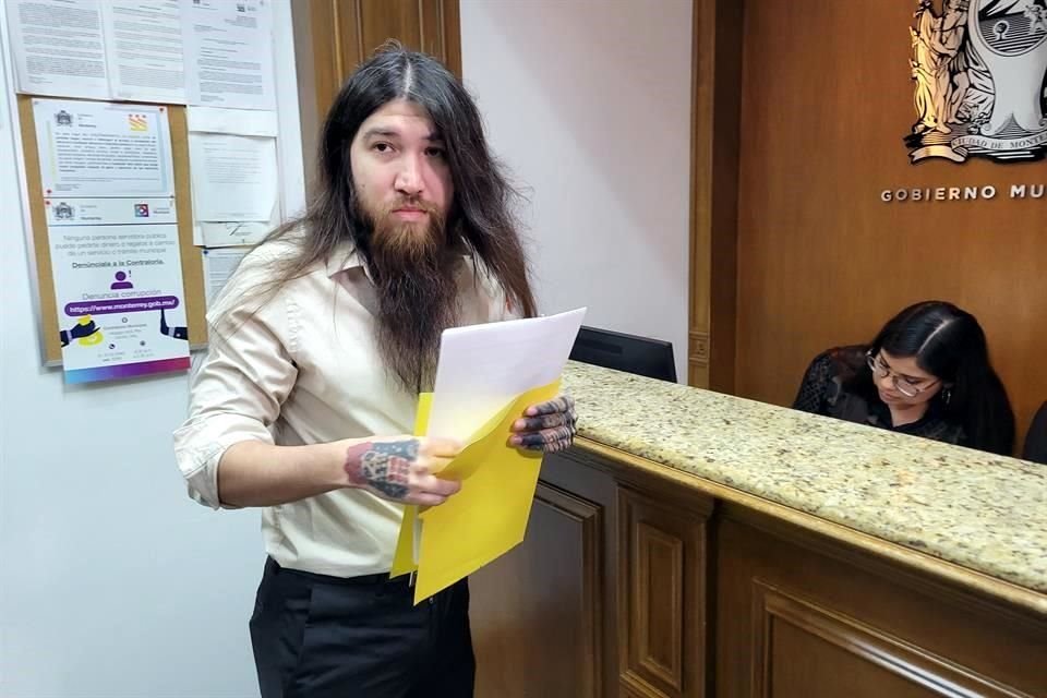 La denuncia fue presentada por Arnoldo Cantú en la Oficialía de Partes de la Secretaría de Ayuntamiento de Monterrey.