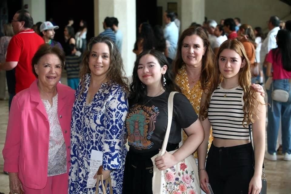 Lucero Ramírez, Esperanza Dorbecker, Mariana Palacios, Lucero Dorbecker e Isabel Sierra
