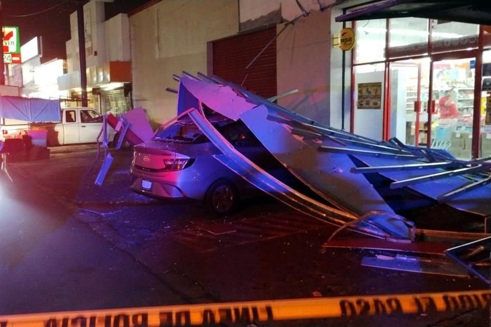 El incidente se reportó a las 20:17 horas, en el Waldos ubicado en la Avenida Aztlán y Las Selvas, en el Fraccionamiento Aztlán, donde no se reportaron heridos.