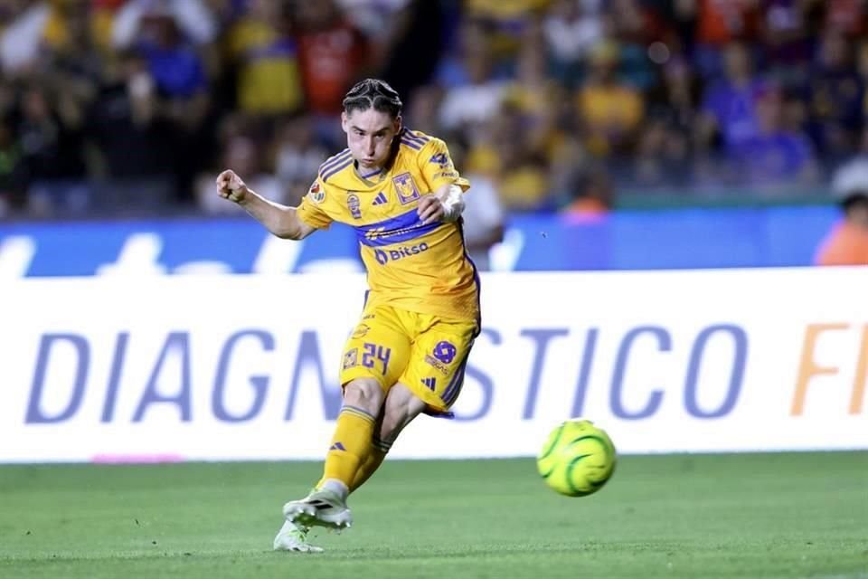 En una gran noche de Marcelo Flores, quien hizo 3 goles, Tigres derrotó 5-2 al Necaxa.