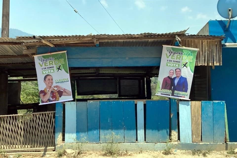 Publicidad en favor de Claudia Sheinbaum y el aspirante a la gubernatura de Chiapas, Eduardo Ramírez. 