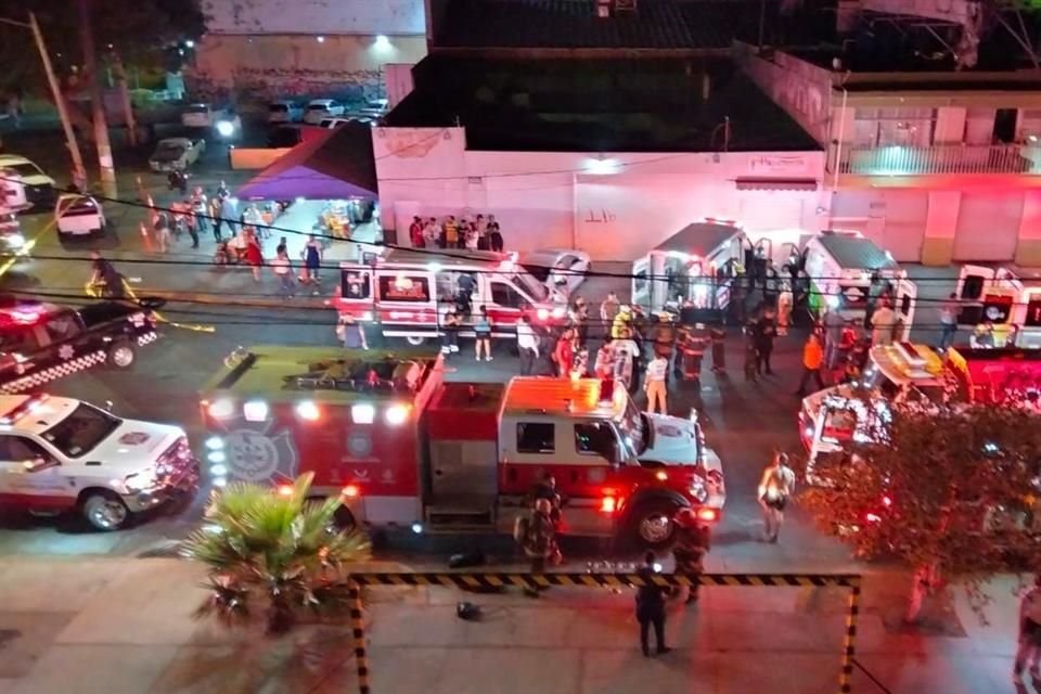 Un incendio se propagó en el área de rececpión de un gimnasio de 24 horas ubicado en calles de la Colonia Villas de San Juan, en Guadalajara.