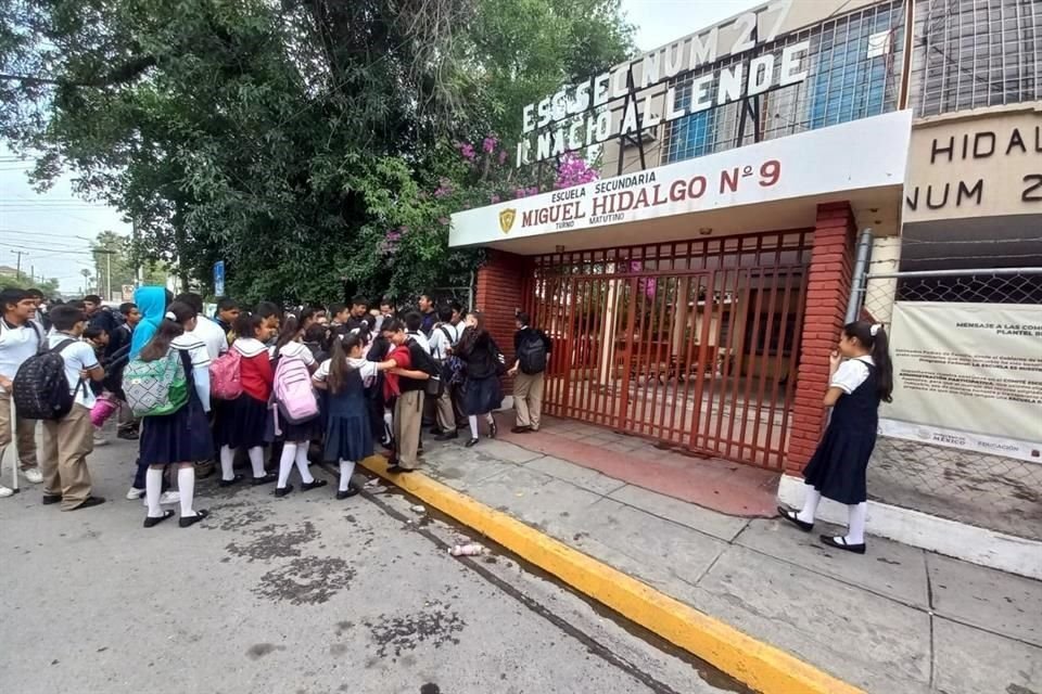 Los hechos fueron reportados a las 12:00 horas en la Secundaria Número 9 Miguel Hidalgo.